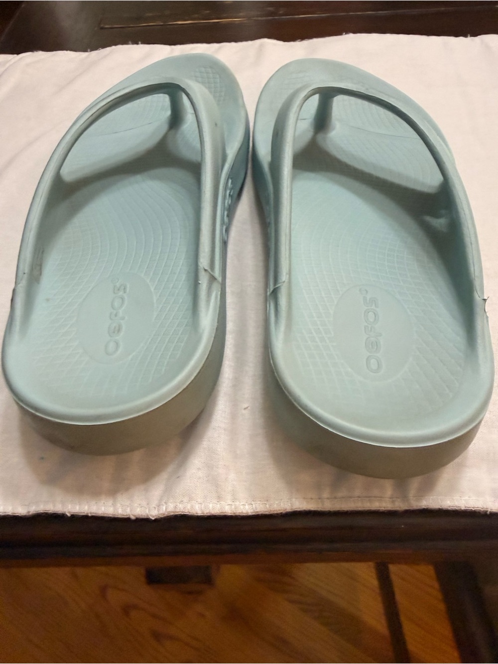 OOFOS Women's Recovery Flip-Flops in Pale Mint
